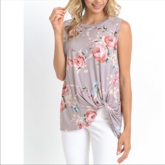 Tops - NWT Sleeveless Floral Boutique Blouse With Twist M